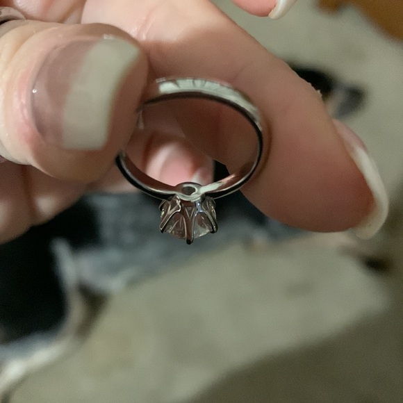 Brilliant white 2 cttw moissanite solitaire ring - Picture 11 of 16